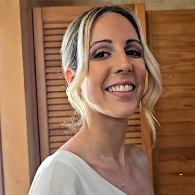 sheila-feliz-con-su-maquillaje-de-novia Sheila super feliz recién maquillada por Nuria preparada para su enlace matrimonial