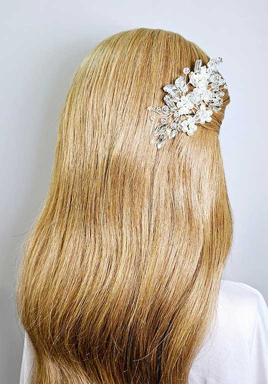 peinado-para-novia-1 Ejemplo de peinado de novia para boda liso con adorno