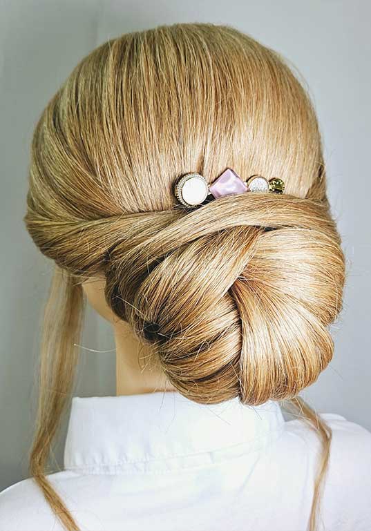 recogido-de-novia-2 Ejemplo de recogido natural de novia para boda con adorno central